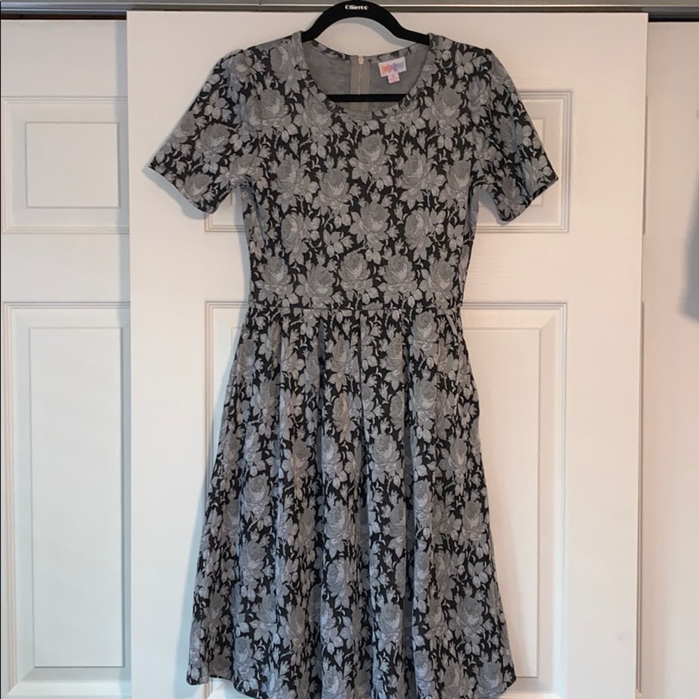 Lularoe black and gray rose Amelia small